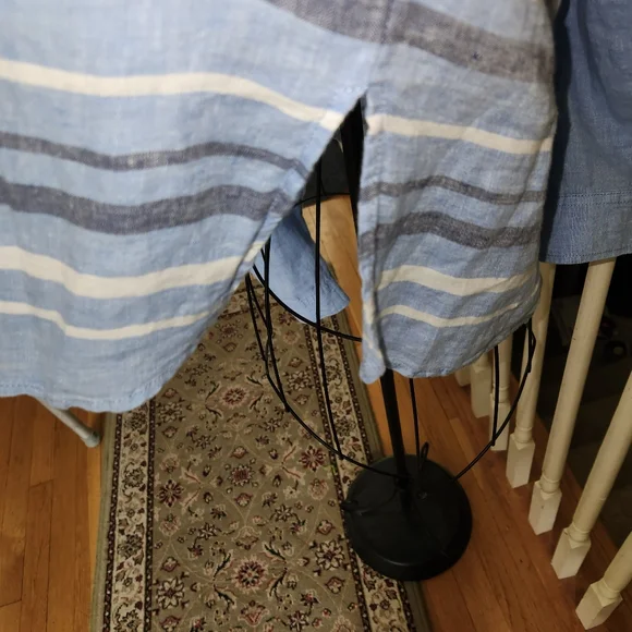 Tahari Linen Blouse Tunic Pastel Blue Roll-up Sleeves Full Button Front Vee Neck - Picture 10 of 10